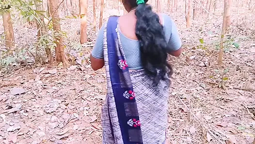 Indischer outdoor-sex. Desi Bhabi fickt ehemann im wald. Telugu dirtytalk.