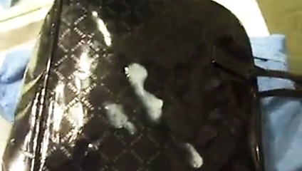Onunla lanet için siyah rugan çanta