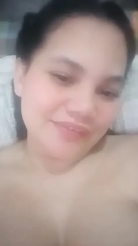 Curvylinea masturbating in close-up, her pussy is tight, and she loves playing with the camera, it gives her a lot of pleasure a
