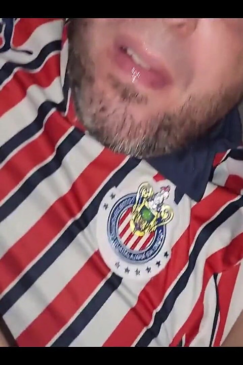 Očisti mi pičku jer je drugi muškarac napunio svoju beskorisno rogonju spermom