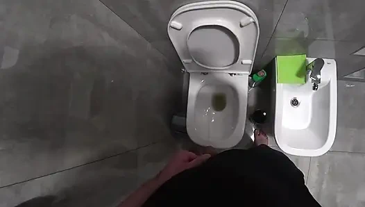 Istri yang tidak setia meniduri teman-temannya di pantat. Selingkuh asli