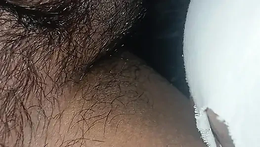 Desi Ehefrau aus dem land ko sehlate huye chusa