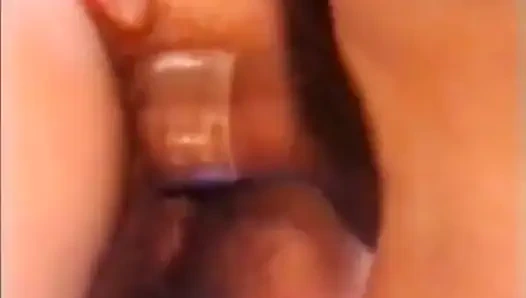 Нимфоманку-буржуазную женщину трахнул в парке незнакомец!