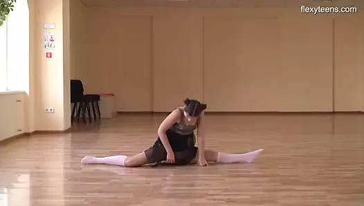 Kim nadara sexy gimnasta nyked