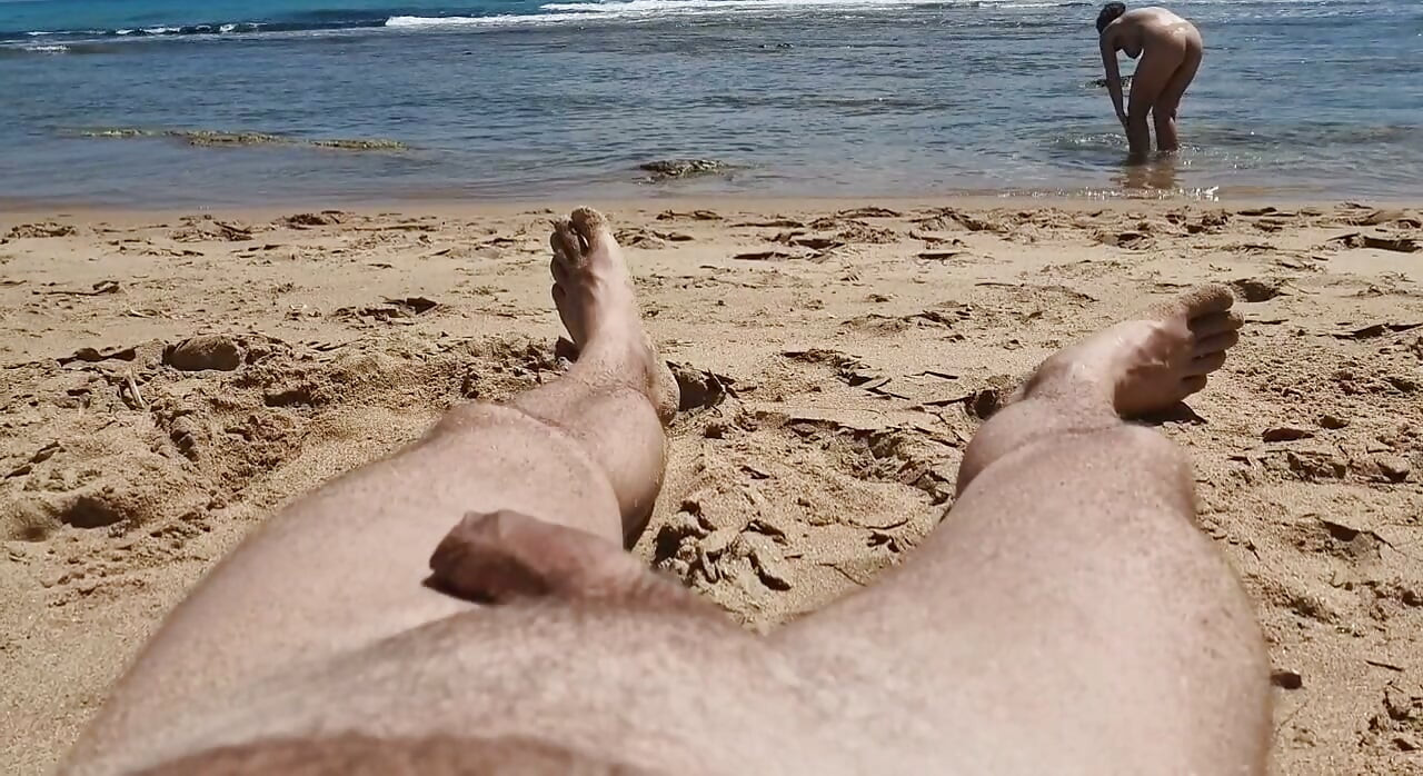 Giving a blowjob on the beach almost got caught