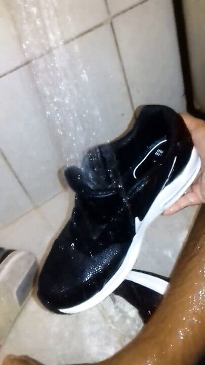 Persetan dan cum di adidas neo dan air max guille