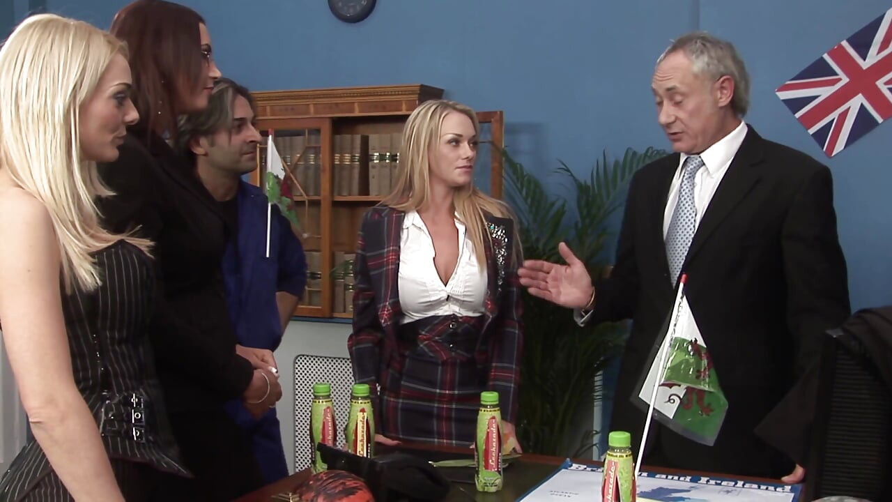 זונות בריטיות באורגיה