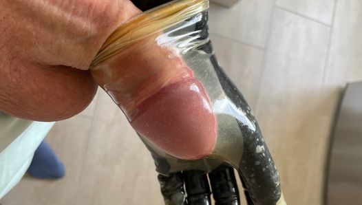 Dubbele latexhandschoenen die klaarkomen