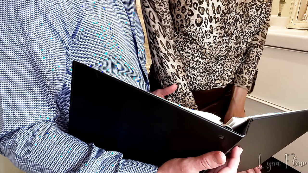 Setiausaha Baru saya adalah Penjaga... Pancutan mani dua kali pada teteknya dan sekali dalam mulut