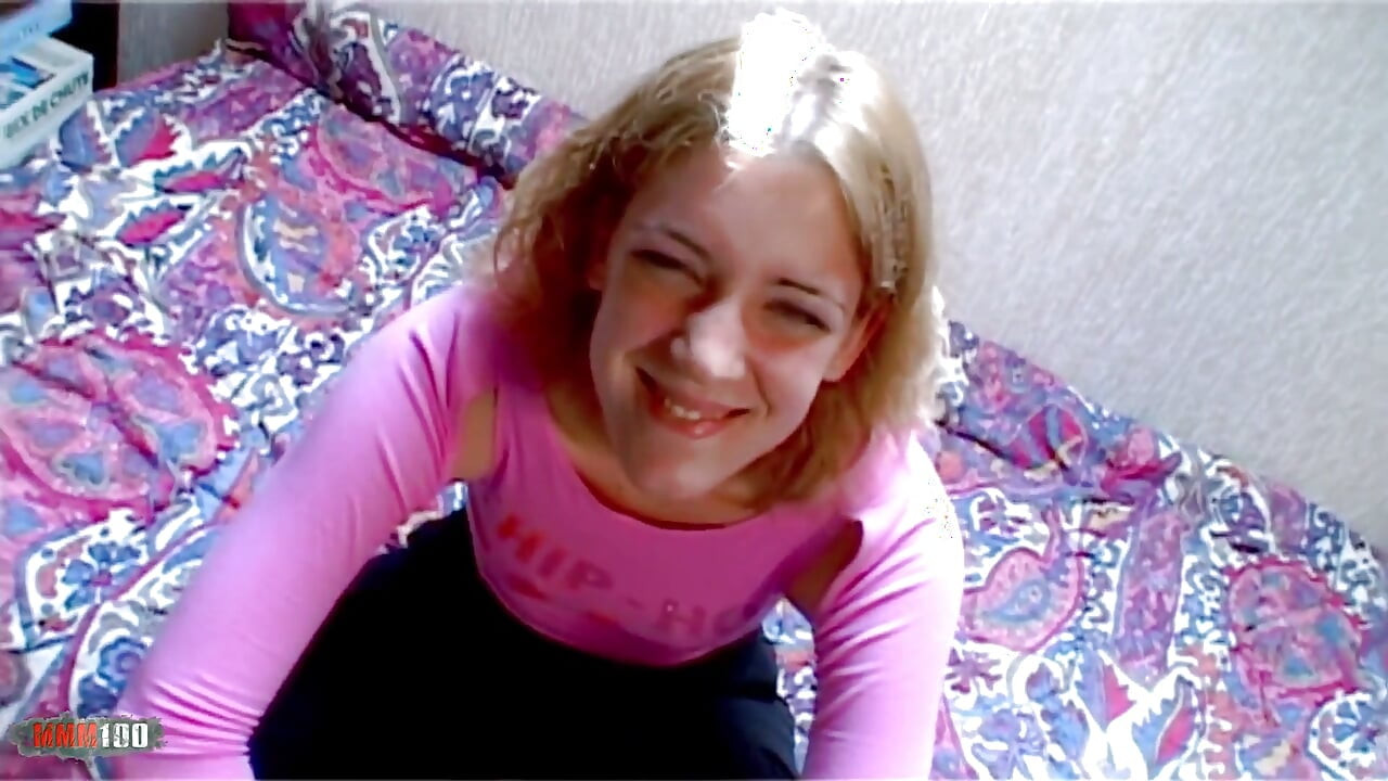 Axelle-laroche Mladá francouzská blondýnka s malými prsy Axelle Laroche Dobré šukání