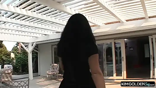 Verfuehrerische Bruenette in heissem Oral- und Anal-Spiel