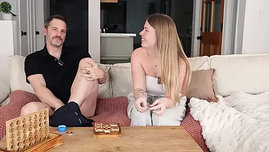 Büyük götlü İskoç porno yıldızı Samantha Joiner Tom Games podcast'inde sikişiyor