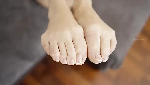 Kaki dan kencing! Tante seksi bikin kamu me mohon lebih banyak!