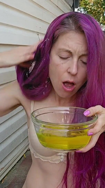 Erőteljes pillanat a "Piss and Sony Covered Hair" -ből