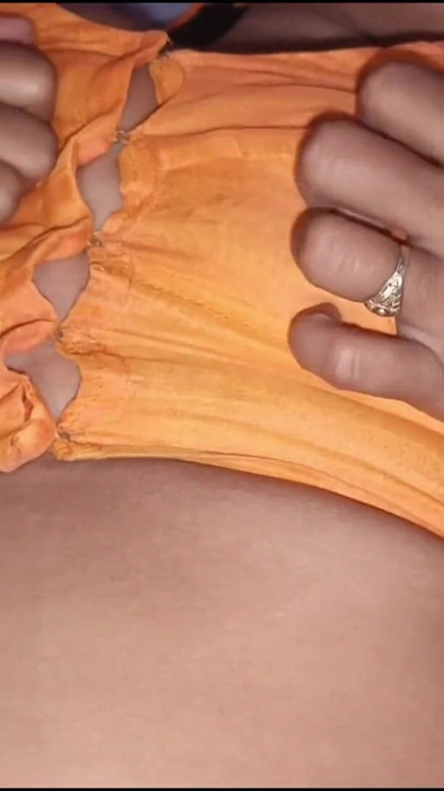 Indian big aunty wearing yellow saree and blouse sucking her beloved boy's penis. Attractive woman gives food delivery boy a blo | Clip 2