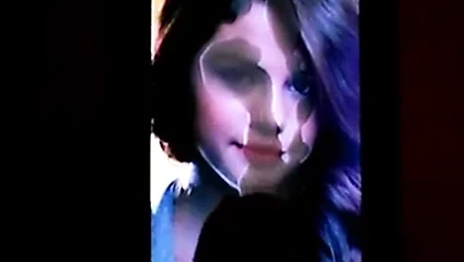 Selena gomez'e saygı duruşu