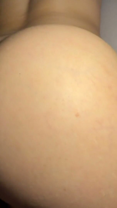 POV: Sonunda üniversitedeki seksi kızı yatağa attın ama sikin seni yüzüstü bıraktı. | Klip 3