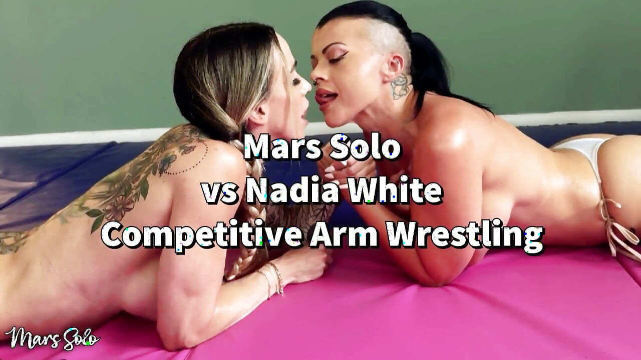 Üstsüz bilek güreşi derlemesi - Mars Solo, Anastasia Vini, Paris Love, Nadia White, Sugar Diamond, Vika Ruslanova