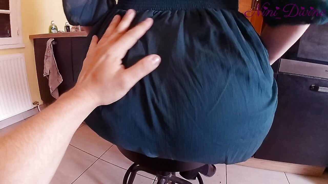 Generous Girl Pulled Aside Her Big Panties to Get Fucked in the Kitchen!