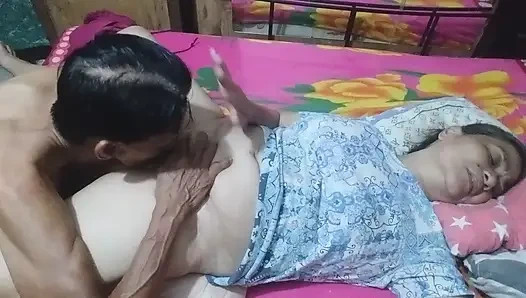 Cewek ini ngentot dan jilat memekku semalam sleapt!