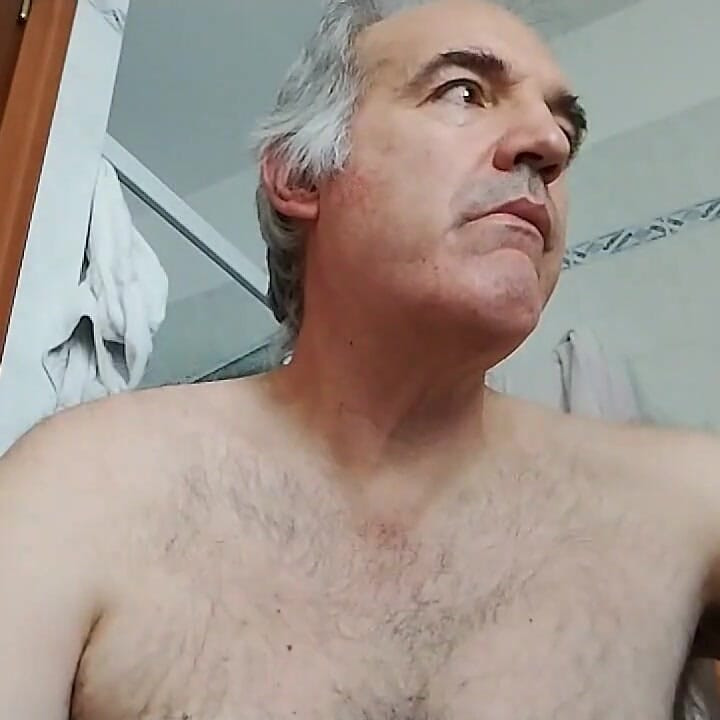 Moje lice, moj kurac i moji pazusi u prvom planu!