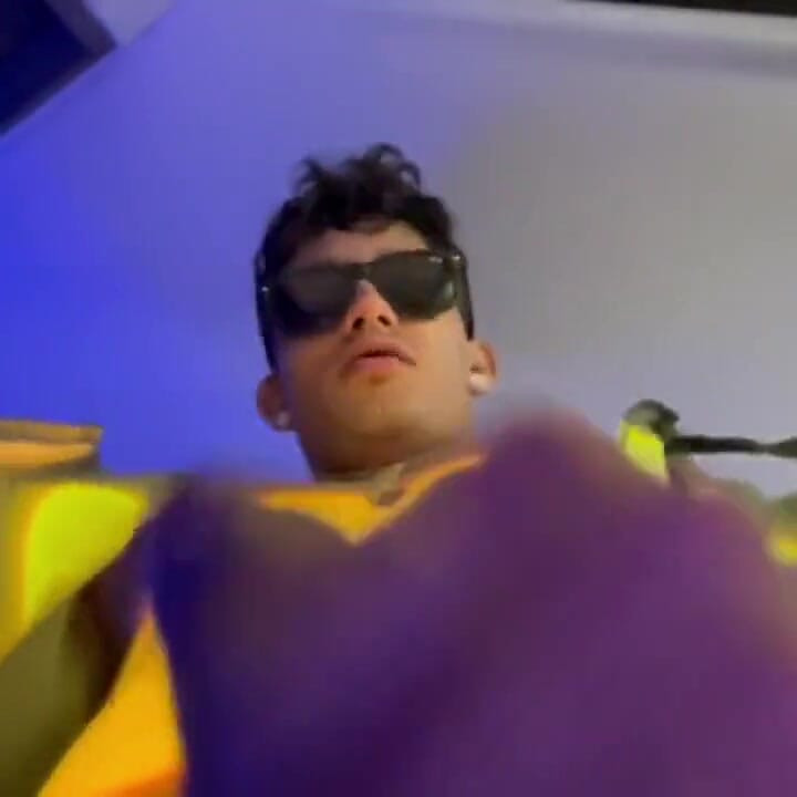 I Get Horny While Doing a Live Broadcast and Masturbate Myself Until Cum