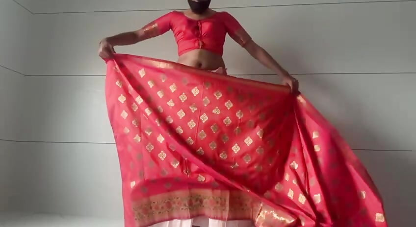 Mặc ghaghra với saree