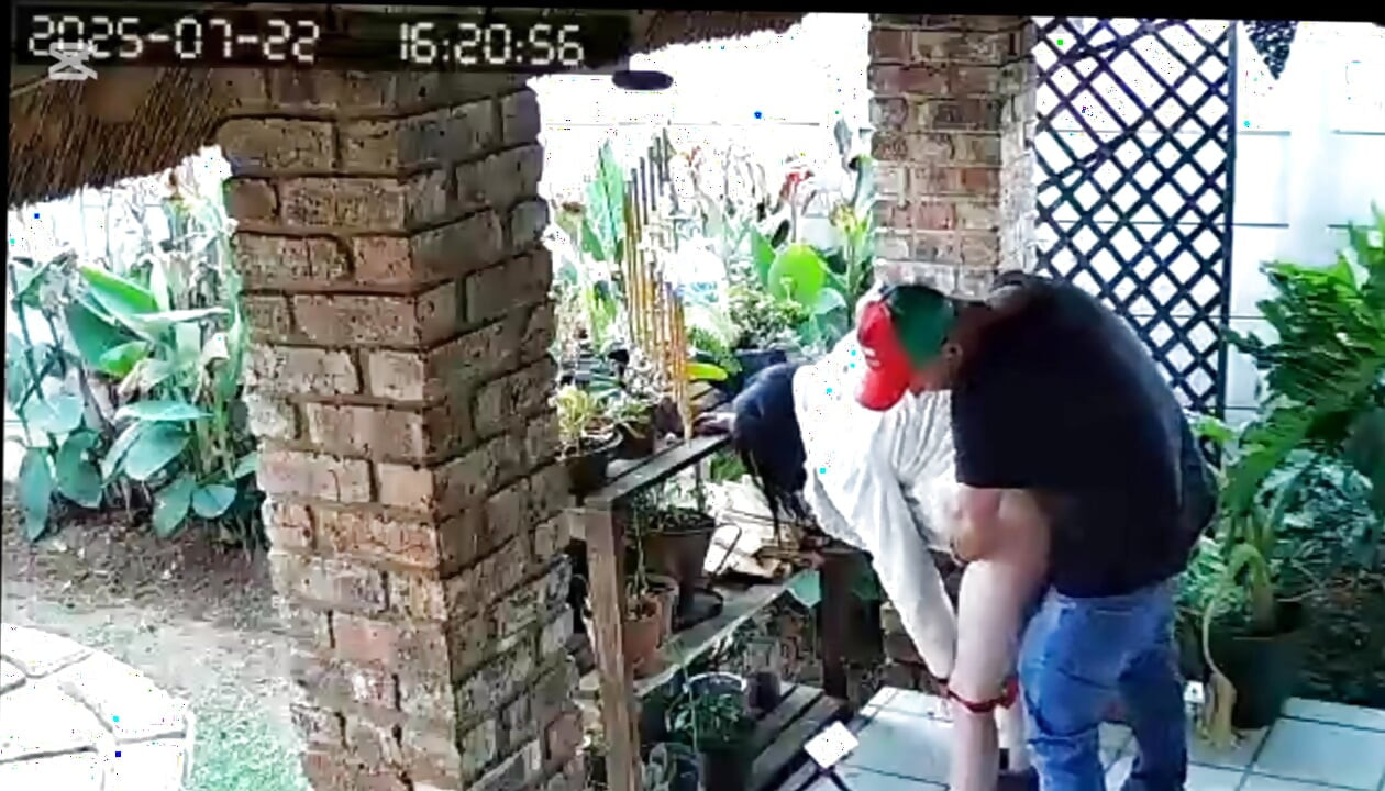 เจ้านายผัวชอบให้เมียมีชู้อยากให้กูเย็ดเมียขณะที่เขาชักว่าว