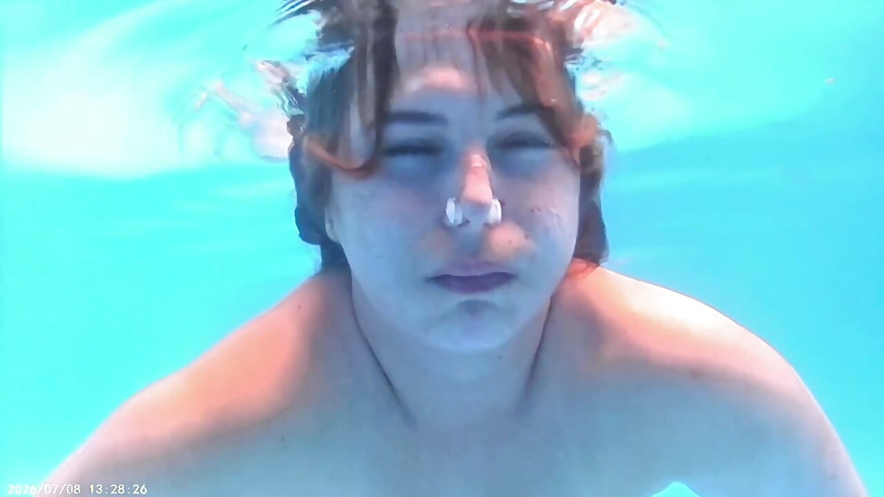 Souffle retenu sous l’eau dans la piscine