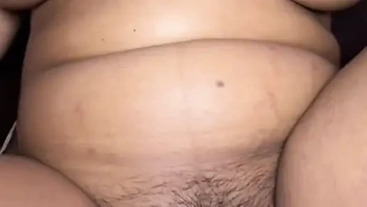 Cewek seksi desi murni menggosok memeknya