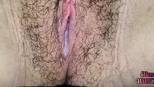 Киску индийской сводной сестры дези наполняет молоком, когда я трогаю ее