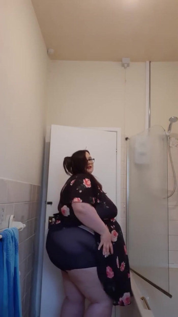 SSBBW Teases Before Shower