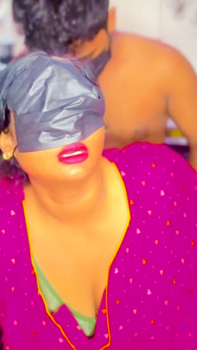 Desi Bhabhi și Devar dragoste fierbinte în bucătărie desi gătit & Fun | Clipul 2