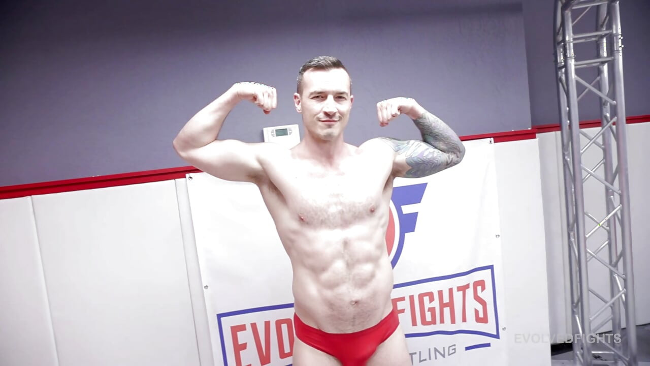 Daisy Ducati vs Derek Kage - dua batang titan dalam pertempuran seks