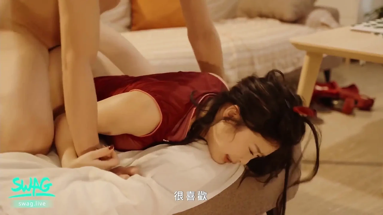 和一个穿着旗袍的丰满美女做爱
