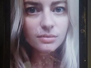 Elyse Willems kommt mit Tribut