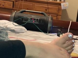 Сексуальная серебряная чернокожая ногти на ногах делает мой хуй жестким