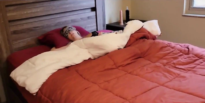 Stepson Visits His Stepmom's Bedroom and Fucks Her Pregnant Pussy