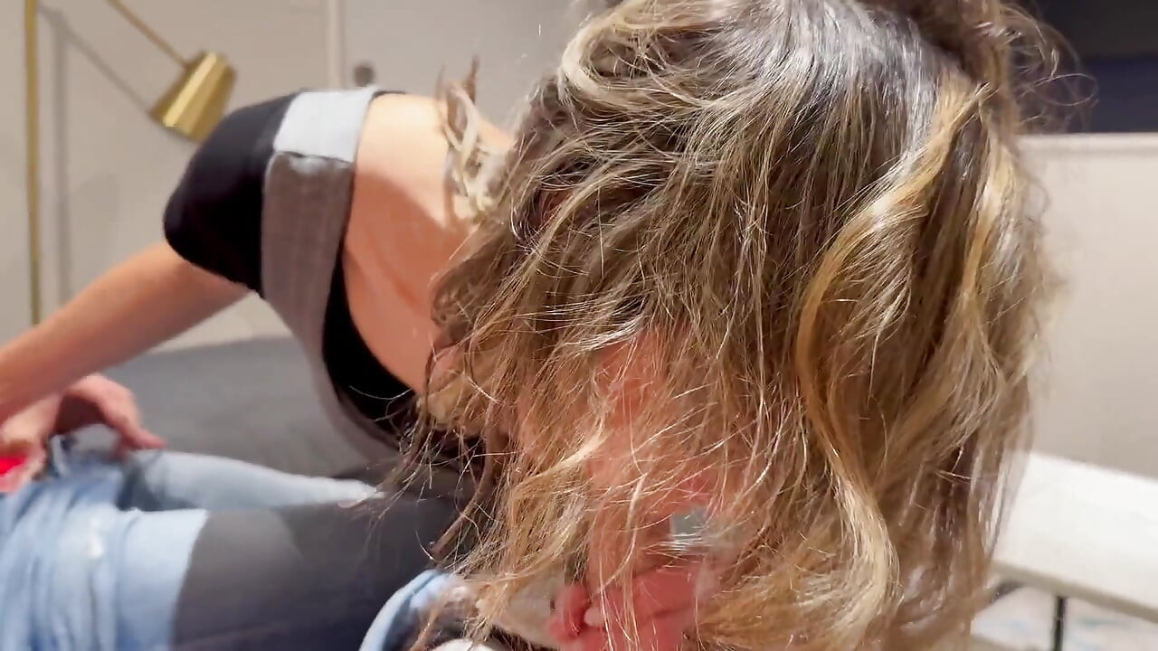 Creampie berganda besar selepas isteri mengongkek suami dan kawannya giliran kedua