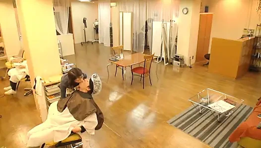 Göz temasının asla durmadığı salon