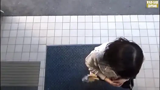 Penyelidikan menyapu dari panti pijat dewasa yang dikabarkan hanya dengan hasil yang panas -bagian.6