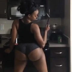 Big Round Bubble Butt twerk and shake