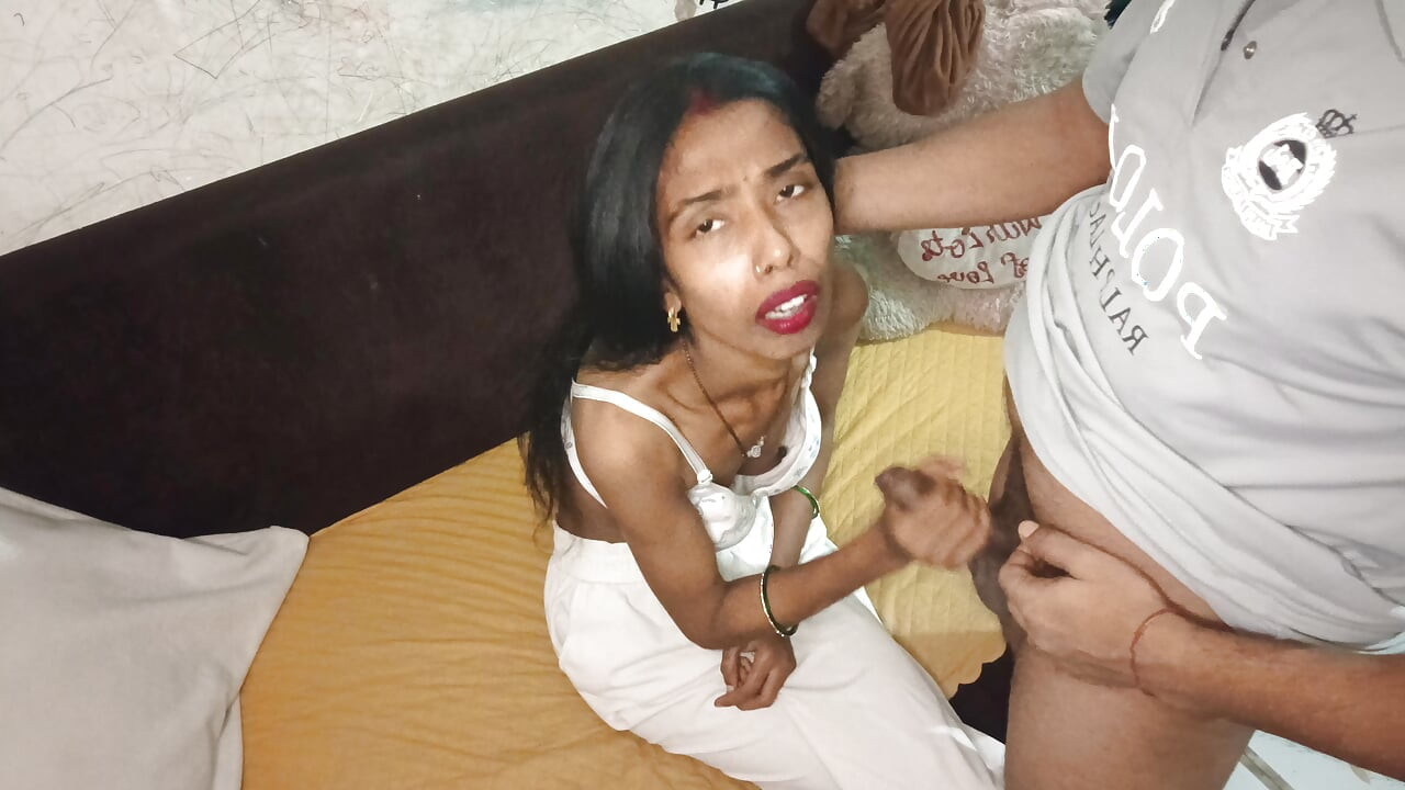 Desi bhabhi lund ko chush rhi ho or maze bhi utha rhi gai