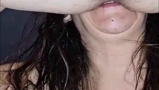 Fahişe götünü yalıyor