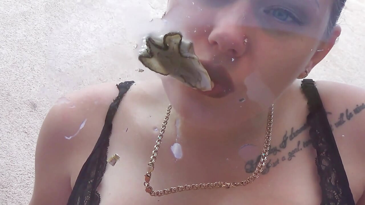 Consuming 2 Ousters From the Glass! Eat & Mouth & Lip & Tongue Fetish!