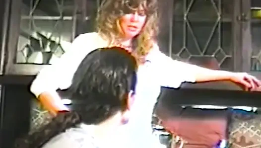 Klasik porno dvd'leri: büyük memeli hatunlar #3: bölüm 5