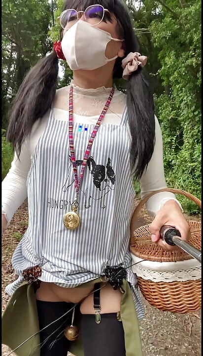 No269 Exposé Walk in an Apron Part 2