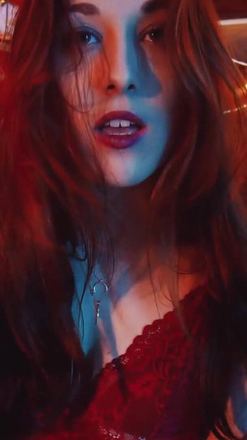 Trebuie să-vezi momentul de la "ASMR Joi - jocul tarot."