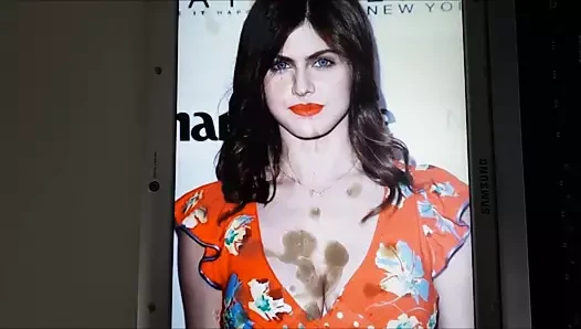 Alexandra Daddario boşalıyor