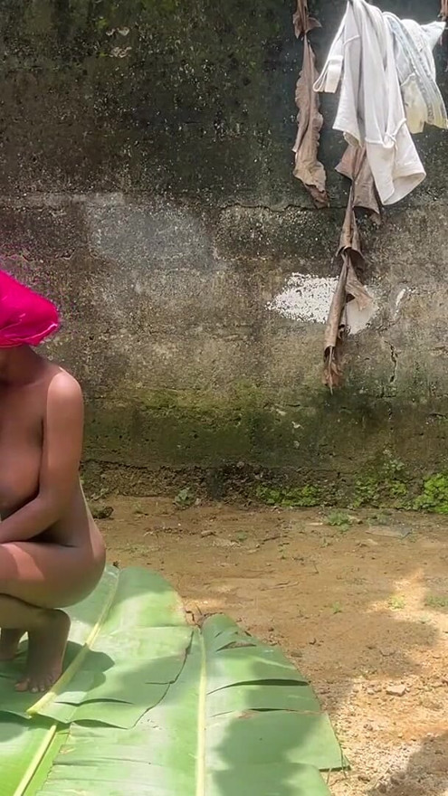 I was so horny that i arrange a backyard fuck date with my landlords stepdaughter in our backyard. It turns out so smoothly. | Clip 1